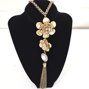 Mix-it Gold Floral Necklace adjusts from 18”-22”